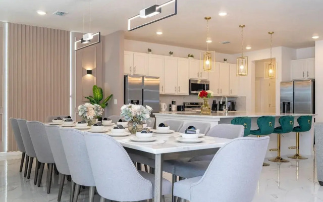 Stunning 15 Suites Close to Disney