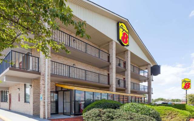 Super 8 by Wyndham Manassas