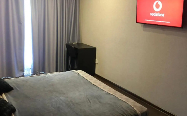 Luxury for Business & Pleasure Royal