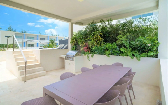 Spacious 1BR 1bth Apt w Rooftop Pool Near Beach