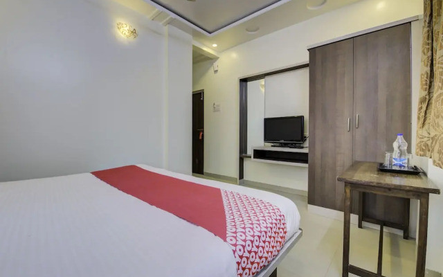 OYO 24125 Hotel Aakash