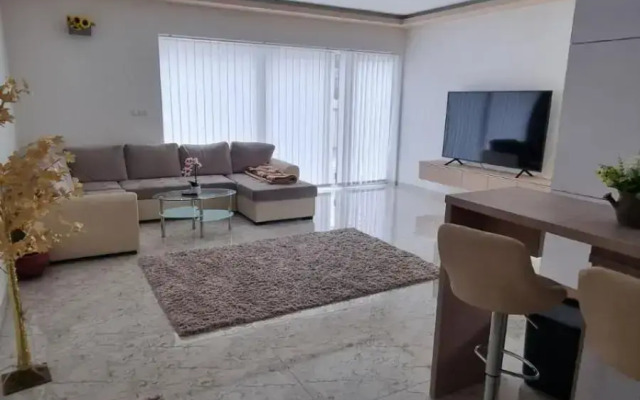 Sarkcsillag Ház- Star Family House