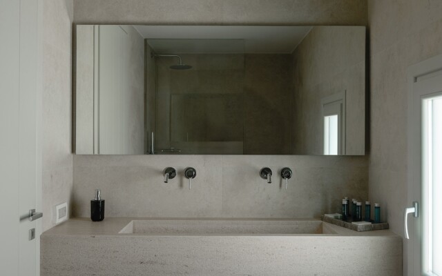 Omna Caldera Suites
