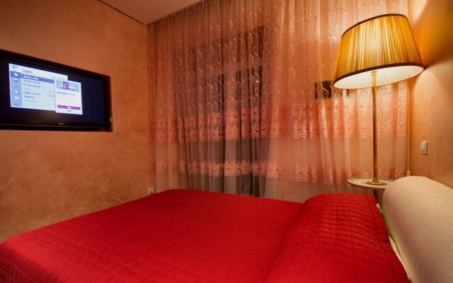 Home Holiday Magenta