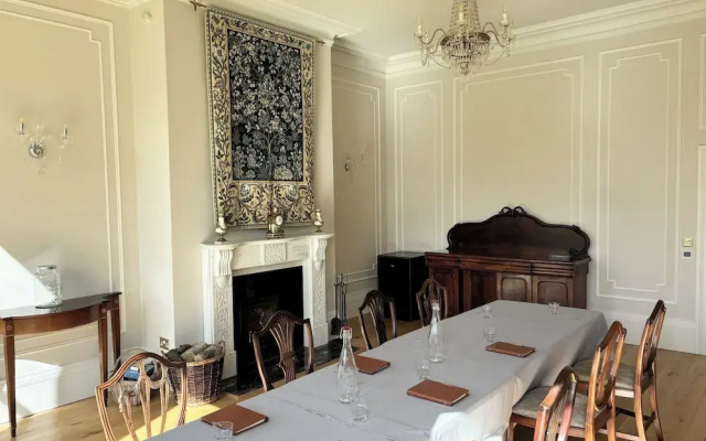 Huntsland House