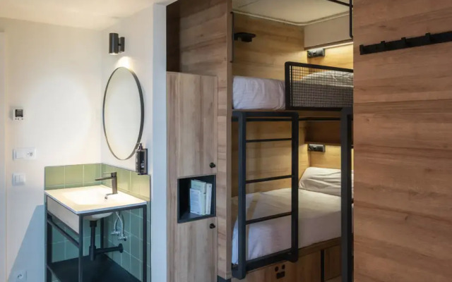 LATROUPE Grand Place Hostel