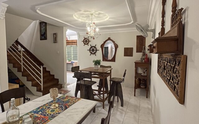 Baba & Charlie Homestay