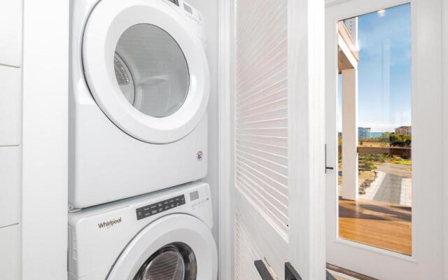 Golden Hour by Oak Island Accommodations