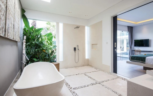 Captivating Villa Walk to the Beach