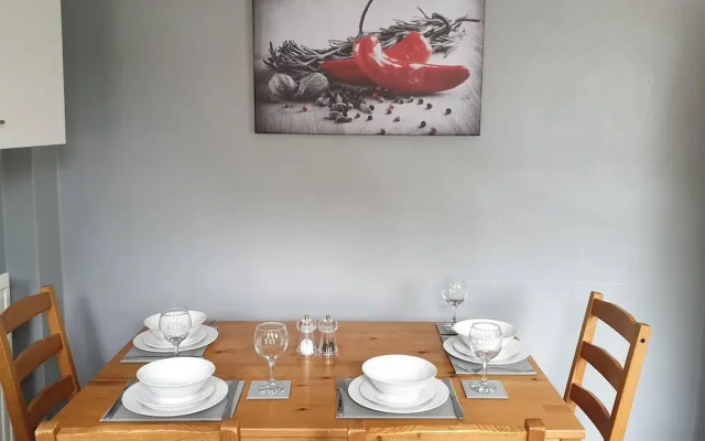Sleeps 6, Guests&contractors, Wi-fi, Free Parking