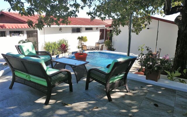 El Mirador Suites and Lounge