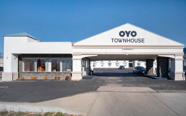 OYO Townhouse Dodge City KS