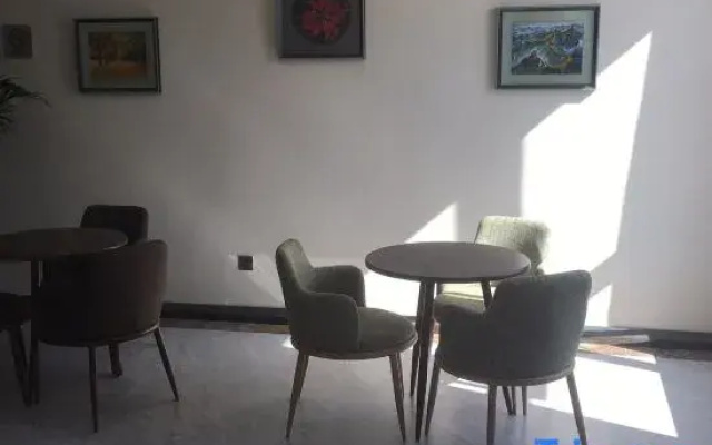 Yuqianzi Hotel