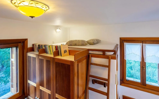 Stone Farmhouse in Groves - Sea Mountain Views
