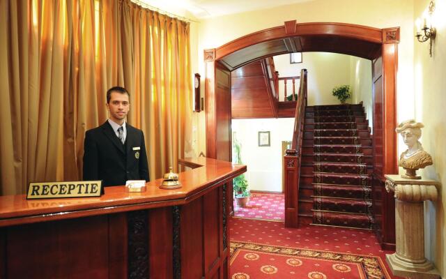 Hotel Golden House