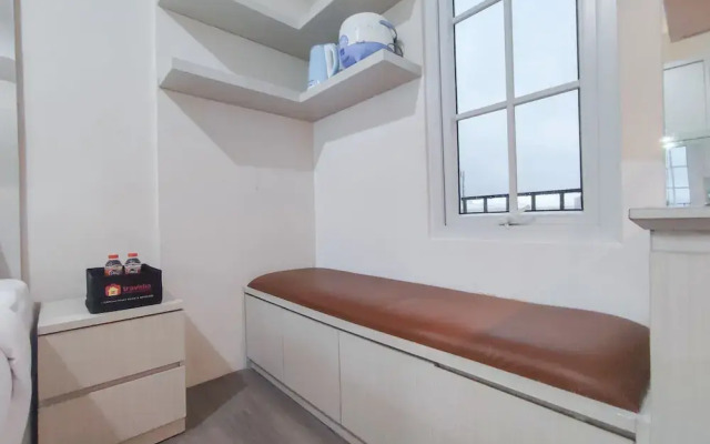 Warm And Cozy Style Studio Room At Paltrow City Apartment