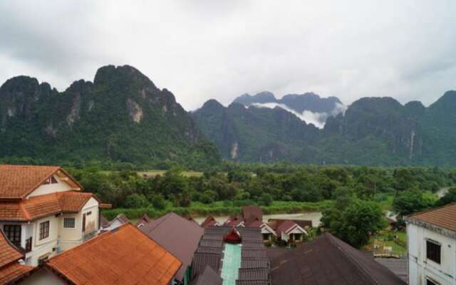 Roung Nakhon Vang Vieng Palace