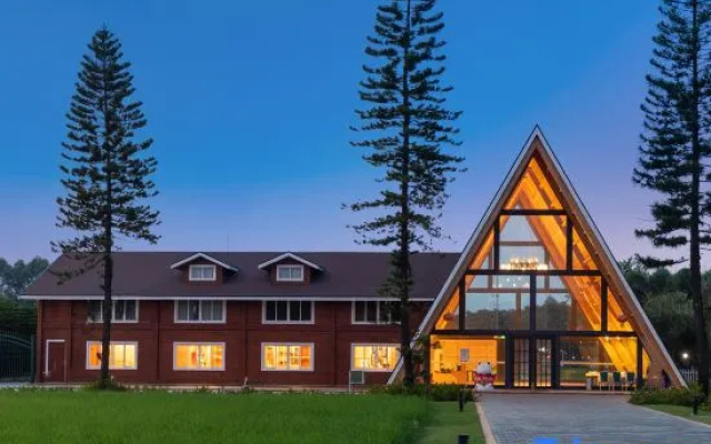 Diyin Lake Lakeside Holiday Wooden House