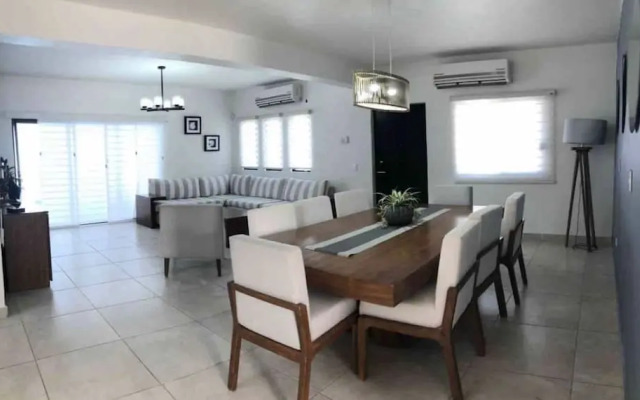 Big House Pool Grill, 4 Bedrooms 12 ppl AC Ocean View TV Wifi