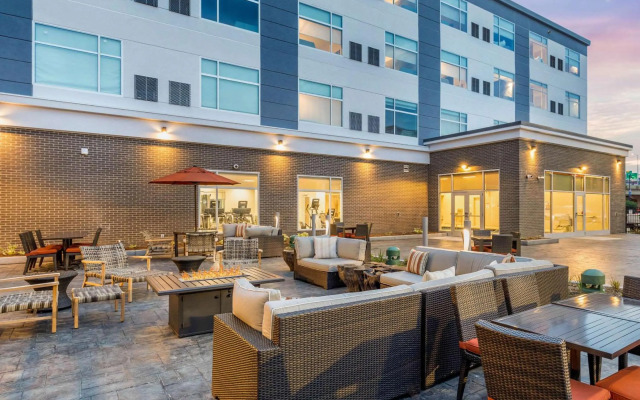 Cambria Hotel Milwaukee Downtown