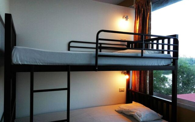 Samui Lakeside Hostel - Adults Only