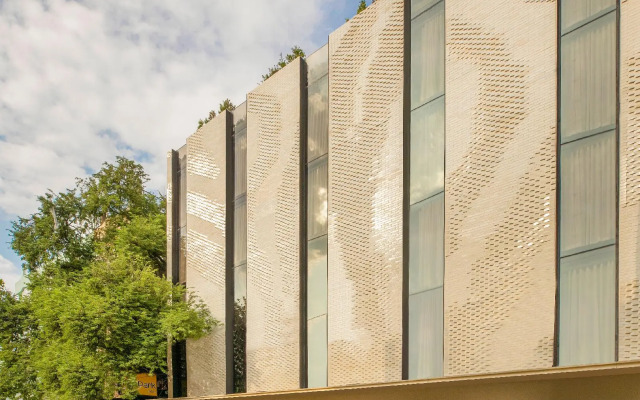 The Gravitique Hotel Khaosan