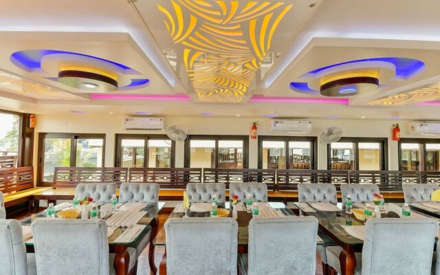 OYO 23063 Luxury Meghavarsham 5BHK
