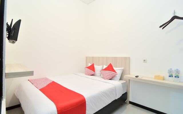 Oyo 1060 Rungkut Mejoyo Selatan