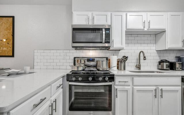 West University- 2BR- Parking- WiFi