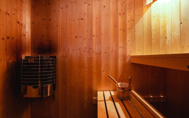 Authentic Swiss Spa Chalet Hot Tub & Sauna