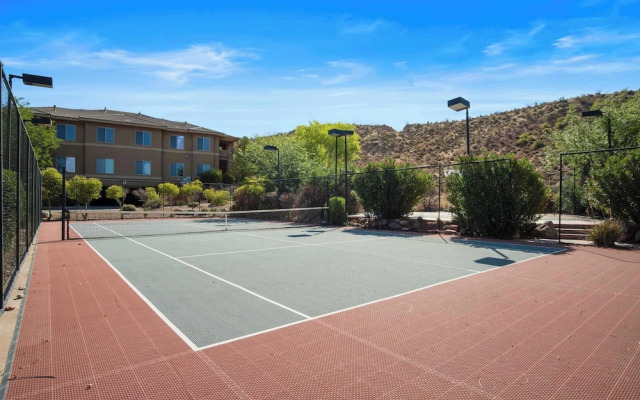 Terra Vista Stay for 8