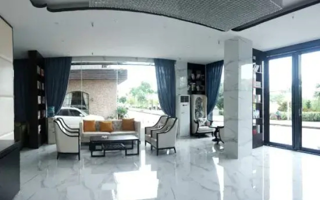 Cengong Haina Hotel