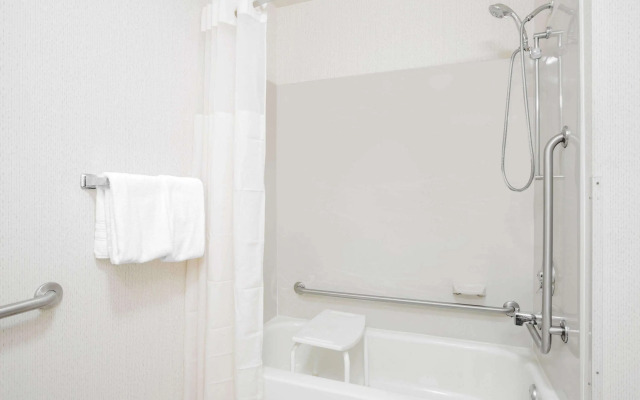 Days Inn by Wyndham Greenville