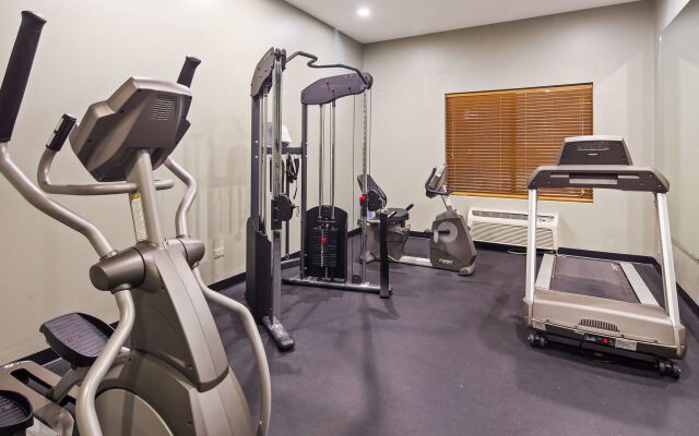 Spark by Hilton Oak Forest