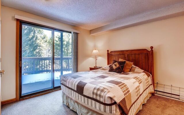 Perfect Mountain Retreat/3br -fireplace, Kids Ski Free 3 Bedroom Condo by RedAwning