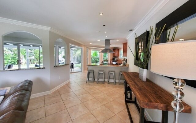 Paradise Awaits - Wkly 3 Bedroom Home