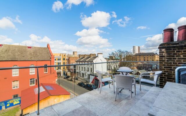 Modern 2br Home in Trendy Dalston W Balcony by Guestready