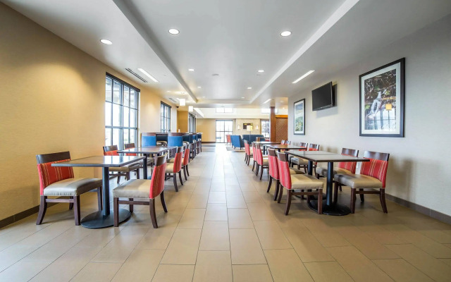 Comfort Suites Airport - University