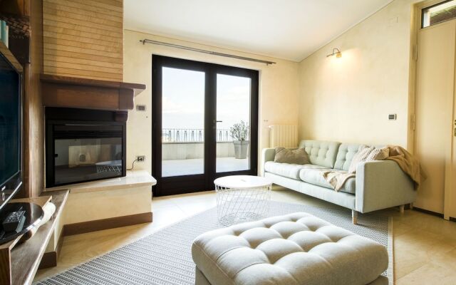 Upscale Villa in Salò Lombardy with Swimming Pool
