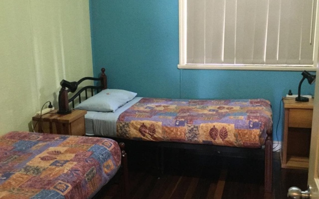 The Friendly Hostel – Guest Rooms – Hervey Bay