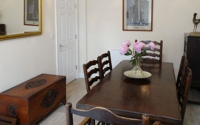 2 Carlton Mews