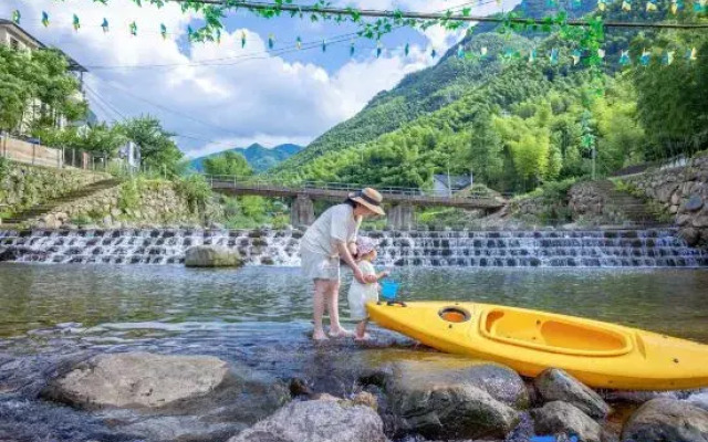 Yaojia｜Township see cloud bamboo Valley river hot spring guest house