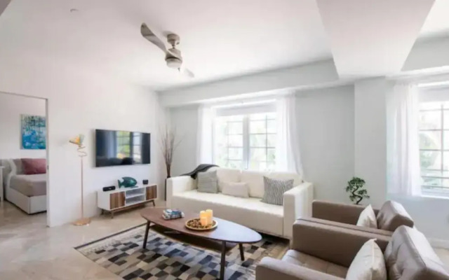 Carlyle Hotel Ocean Dr South Beach 2 Bedroom Luxury Apartment