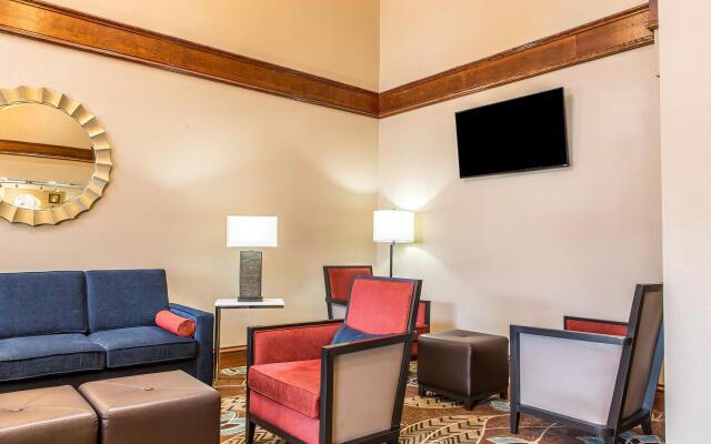 Comfort Suites near I-80 and I-94