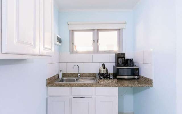2BR 1BA Ground Level in the Heart of Aruba Pool