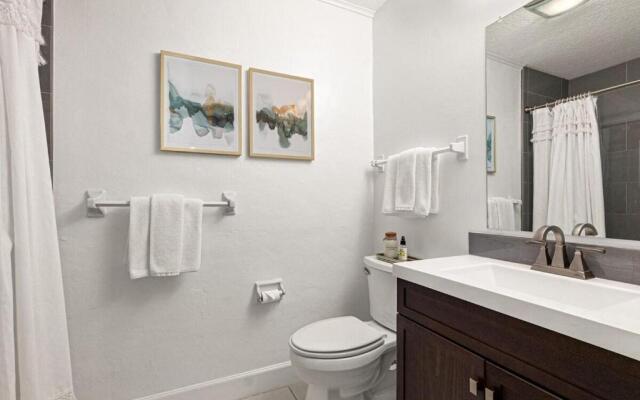 Island Suite - Walk to Downtown!