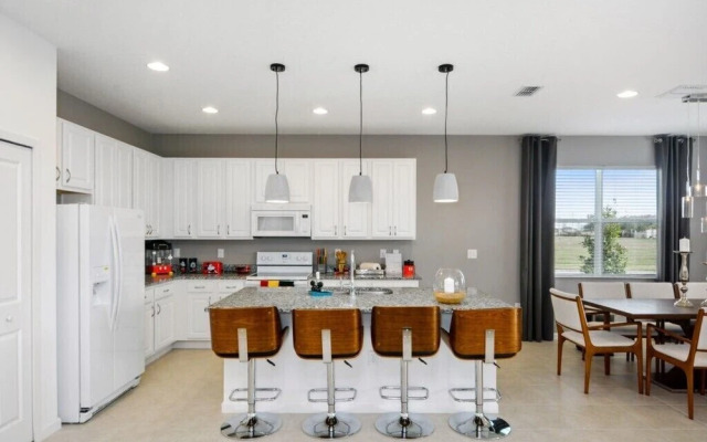 Stunning Vacation Home So3890