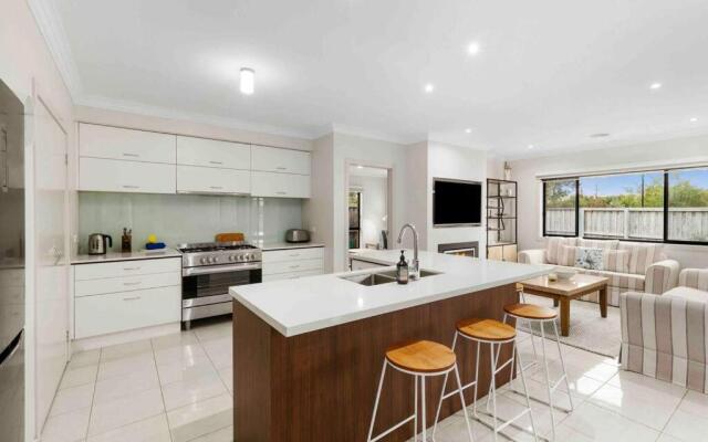 Corymbia Barwon Heads Modern Family Getaway!