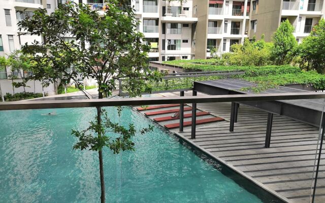 Univ 360 Cozy Apartment with Pool View