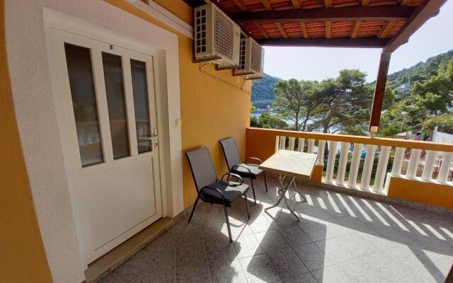 Apartments Vinko Mljet- One-bedroom Apartment With Terrace